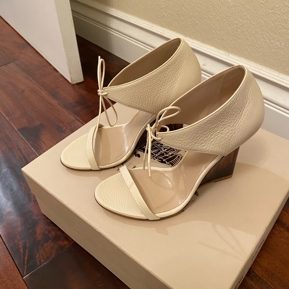 Brand new Burberry sandals-35.5
